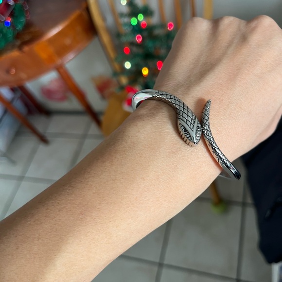 Serpent bangle - Picture 2 of 4